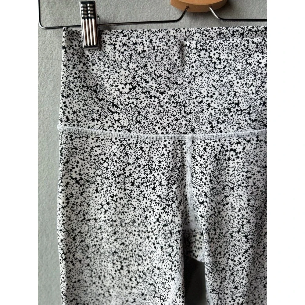 Lululemon Wunder Under Hi-Rise Crop Leggings Size 4 Ditsy‎ Daisy